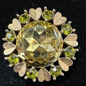 135 – Avon Vtge. Sun Brilliant brooch/pendant features citrine rhinestone
